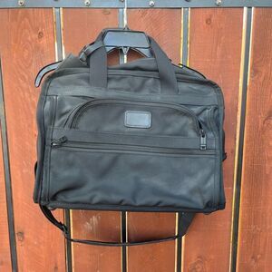 TUMI Alpha Duffle Bag/Classic Travel Carry on 223D3